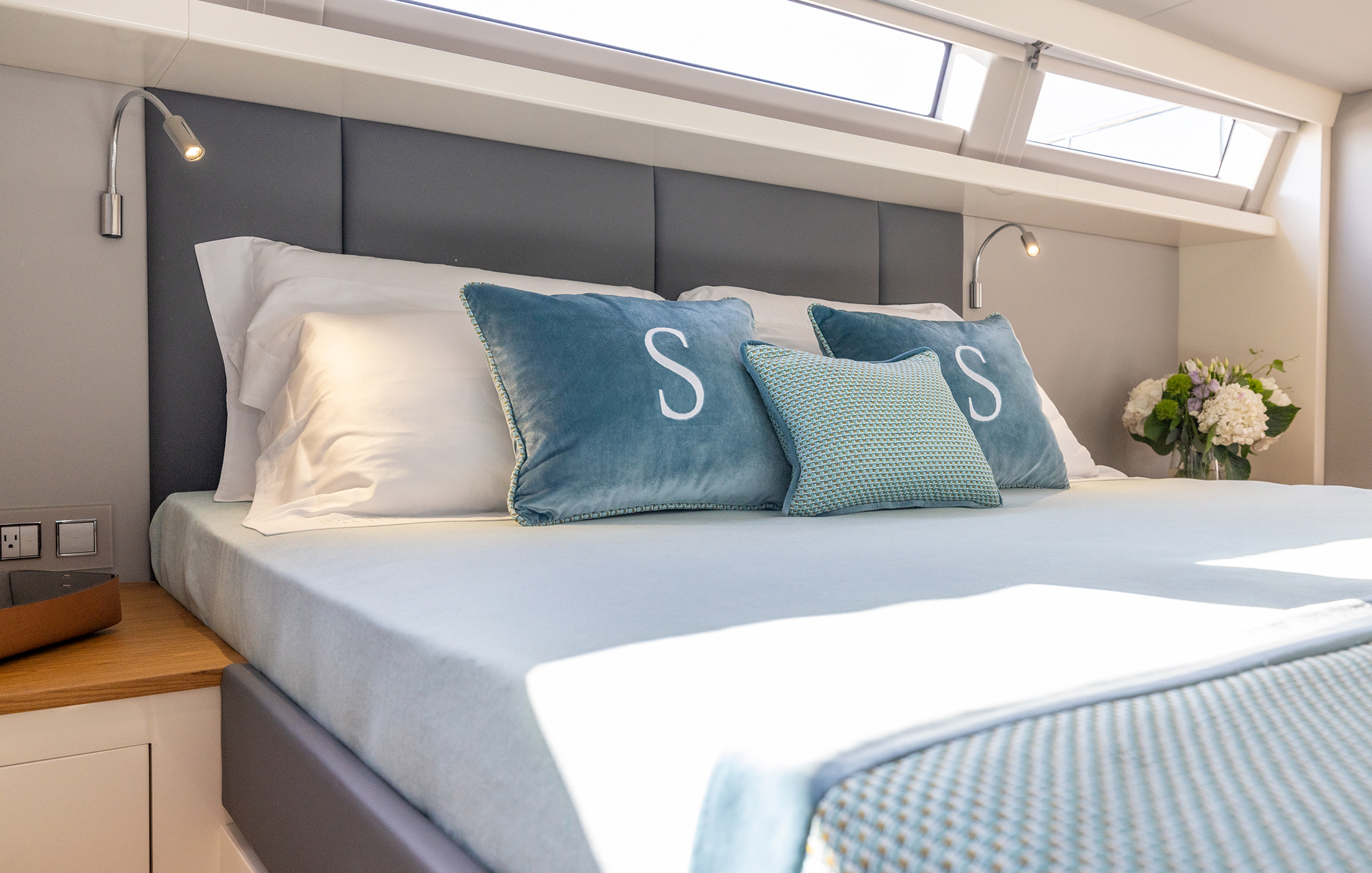 Main cabin with an extra large double bed in blue tones 